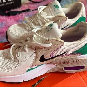 Brand new never worn women Nike air max Excee green fuchsia size 7.5